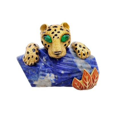 KDY-N1301367豹子双脚趴石头下面叶子胸针