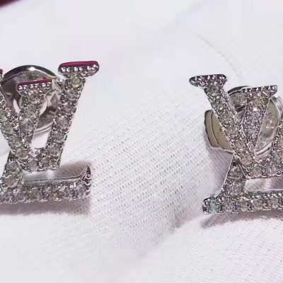 LV-Q57919字母logo满钻耳钉