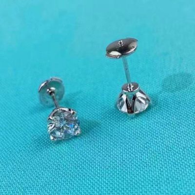 TIF-244605方形四爪人字爪耳钉0.4ct